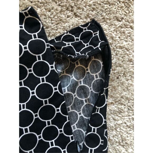 RB Collection New York Women’s Black With White Circle Design Skirt Size 6 - Picture 6 of 6